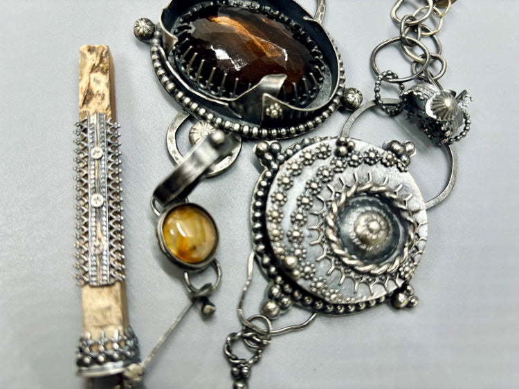 NECKLACES and CHOKERS