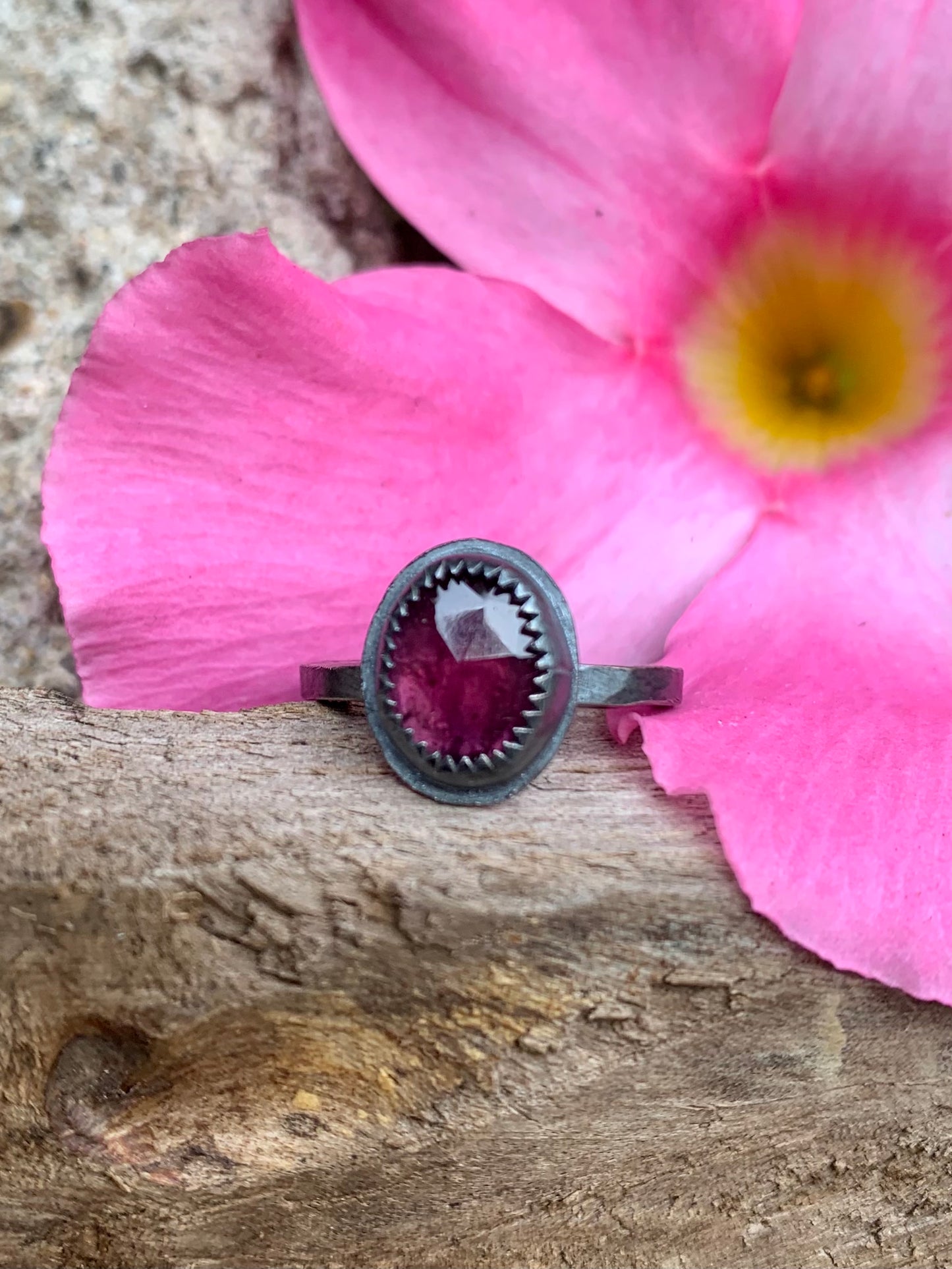 Sterling Silver Rose Cut Rhodolite Garnet Stacker Ring (Sz. 6.5)