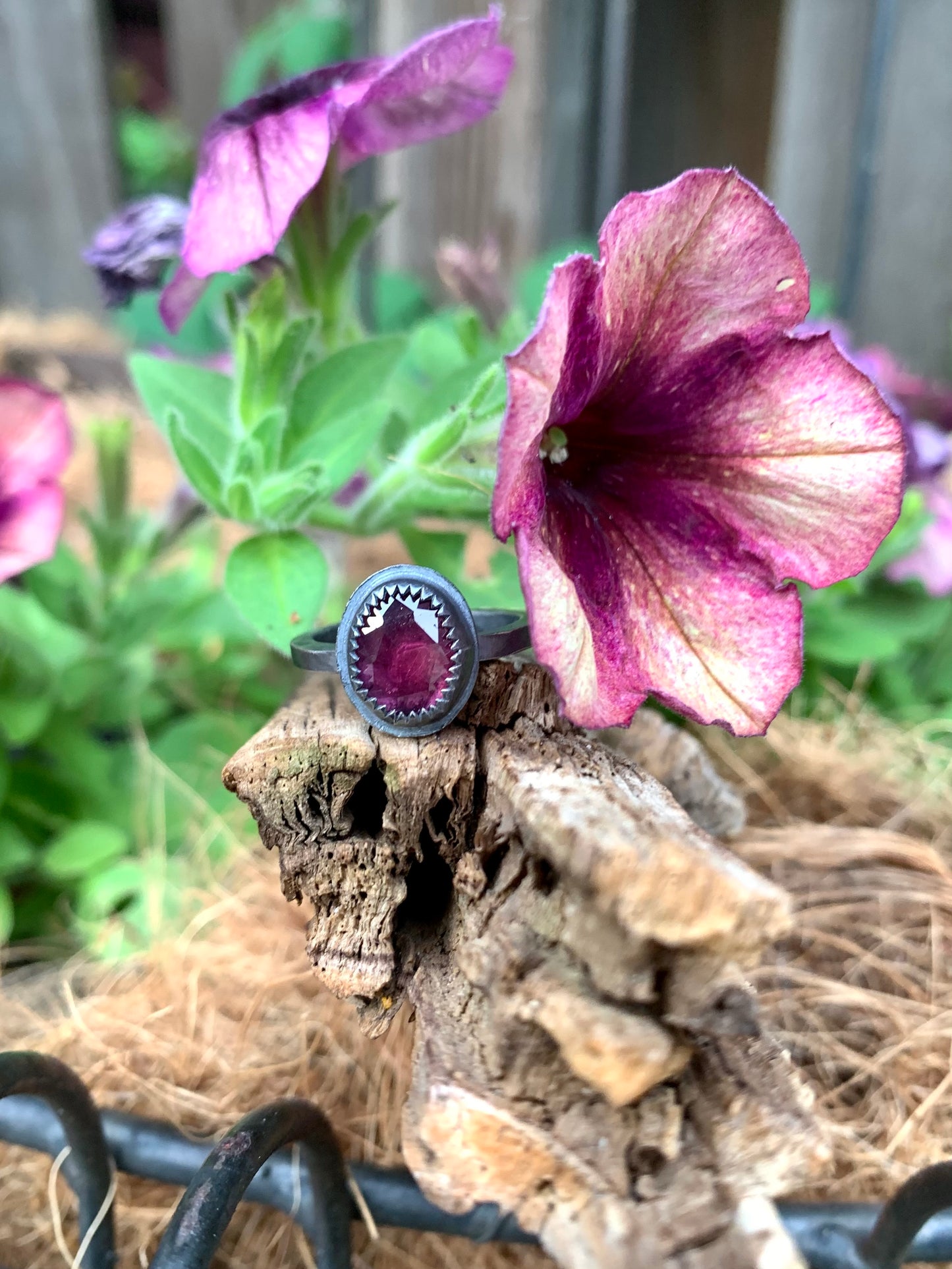 Sterling Silver Rose Cut Rhodolite Garnet Stacker Ring (Sz. 6.5)